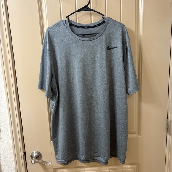 Nike Men's Heather Gray Short Sleeve Tee - Picture 1 of 3